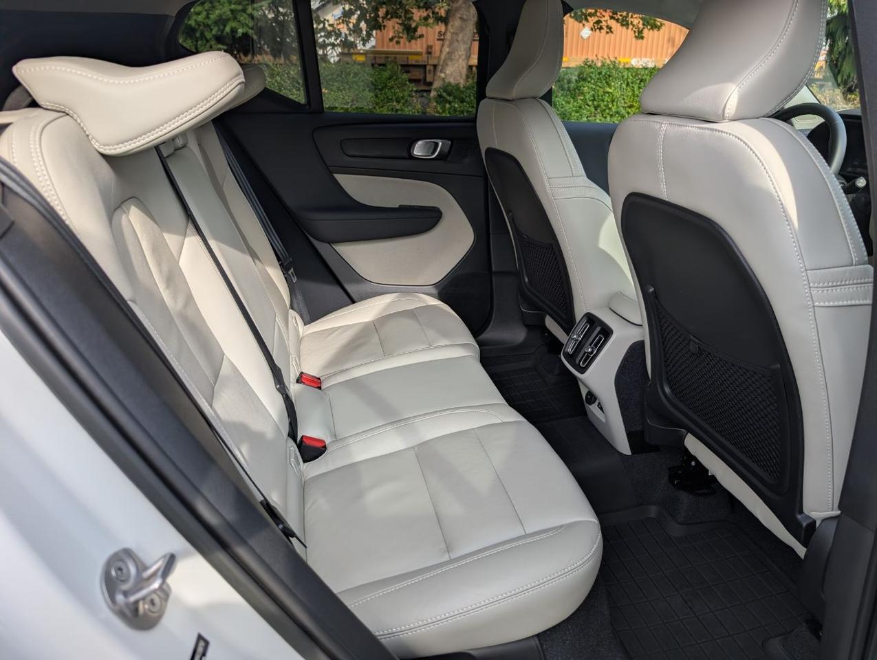 2024 Volvo XC40 B5 Hybrid AWD ULTIMATE | HK Premium Audio, Pilot Assist, 360 Cam, Pano Roof, 4 Heated Seats & Wheel Portland OR