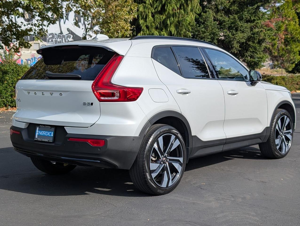 2024 Volvo XC40 B5 Hybrid AWD ULTIMATE | HK Premium Audio, Pilot Assist, 360 Cam, Pano Roof, 4 Heated Seats & Wheel Portland OR