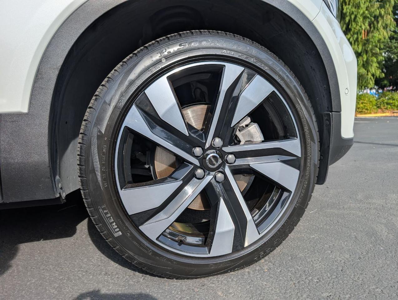 2024 Volvo XC40 B5 Hybrid AWD ULTIMATE | HK Premium Audio, Pilot Assist, 360 Cam, Pano Roof, 4 Heated Seats & Wheel Portland OR