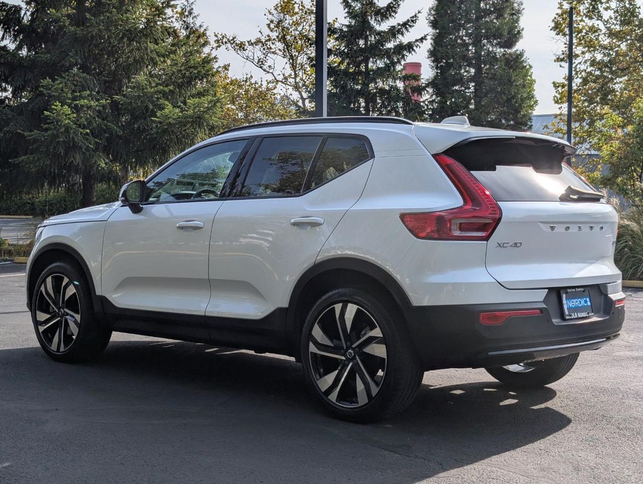 2024 Volvo XC40 B5 Hybrid AWD ULTIMATE | HK Premium Audio, Pilot Assist, 360 Cam, Pano Roof, 4 Heated Seats & Wheel Portland OR