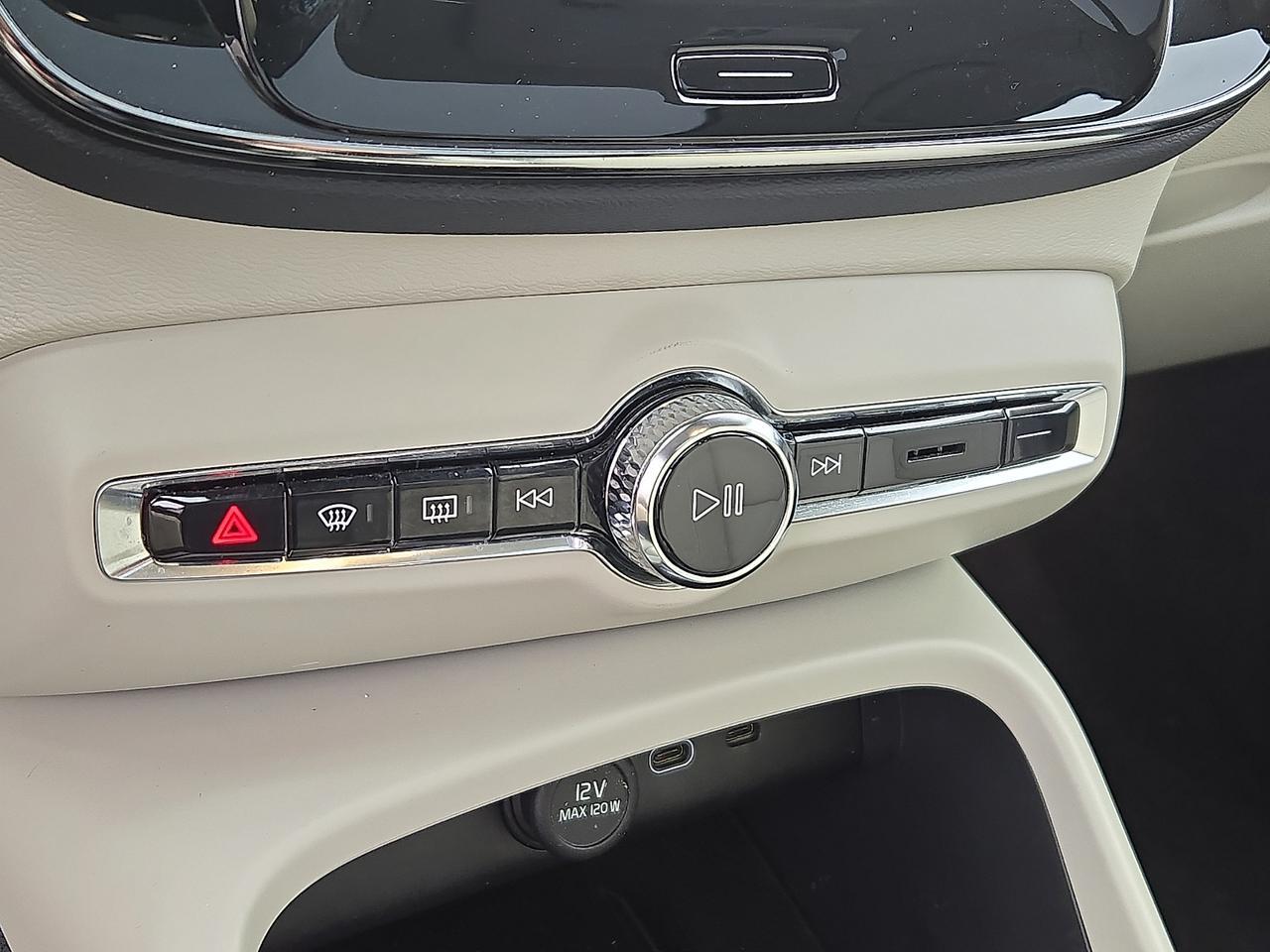 2024 Volvo XC40 B5 Plus Bright Theme Vineland NJ