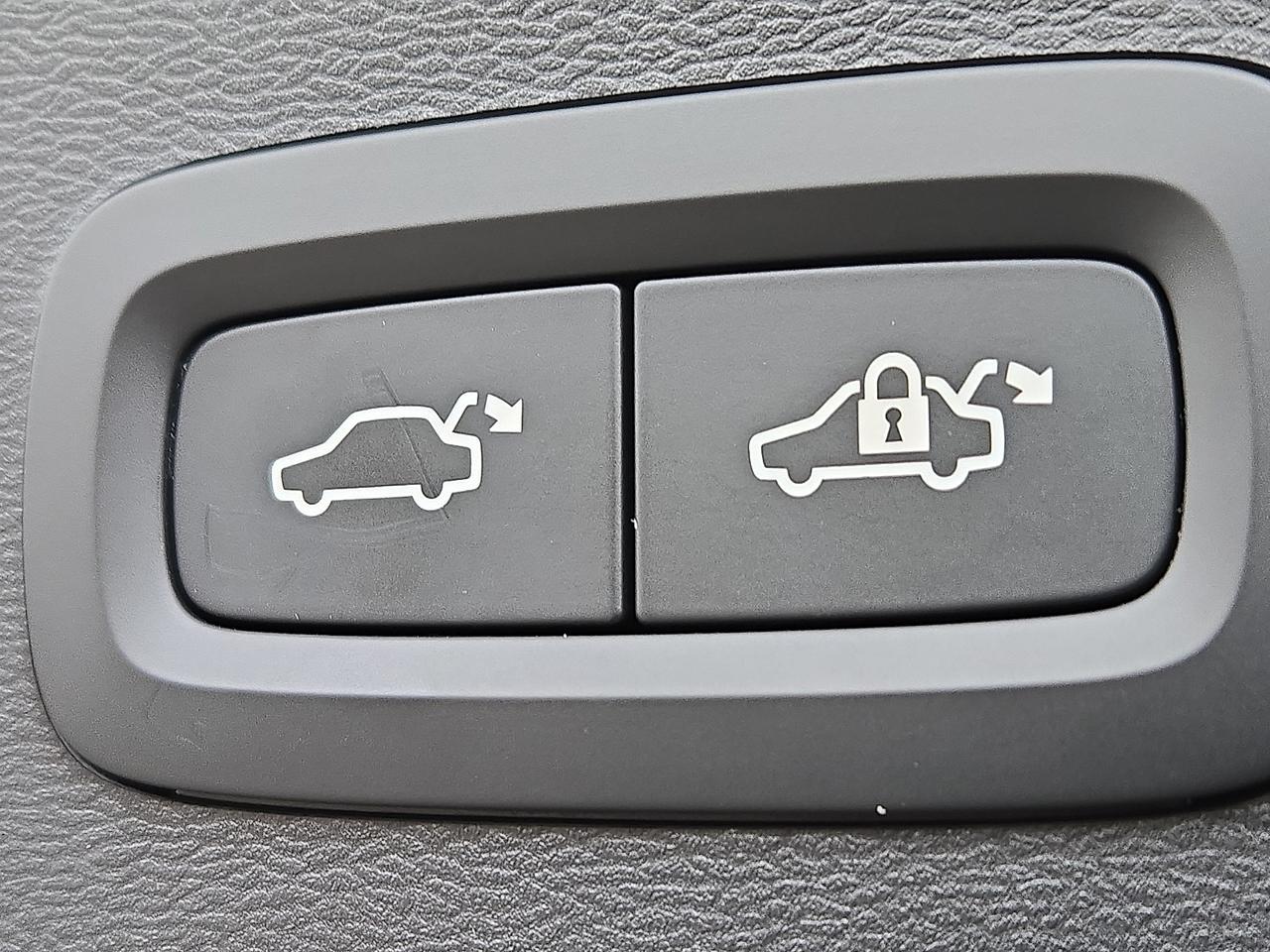 2024 Volvo XC40 B5 Plus Bright Theme Vineland NJ