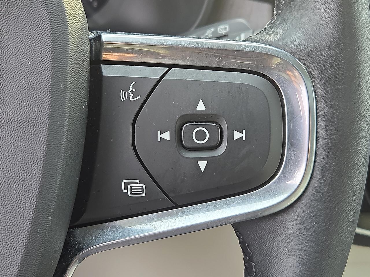 2024 Volvo XC40 B5 Plus Bright Theme Vineland NJ