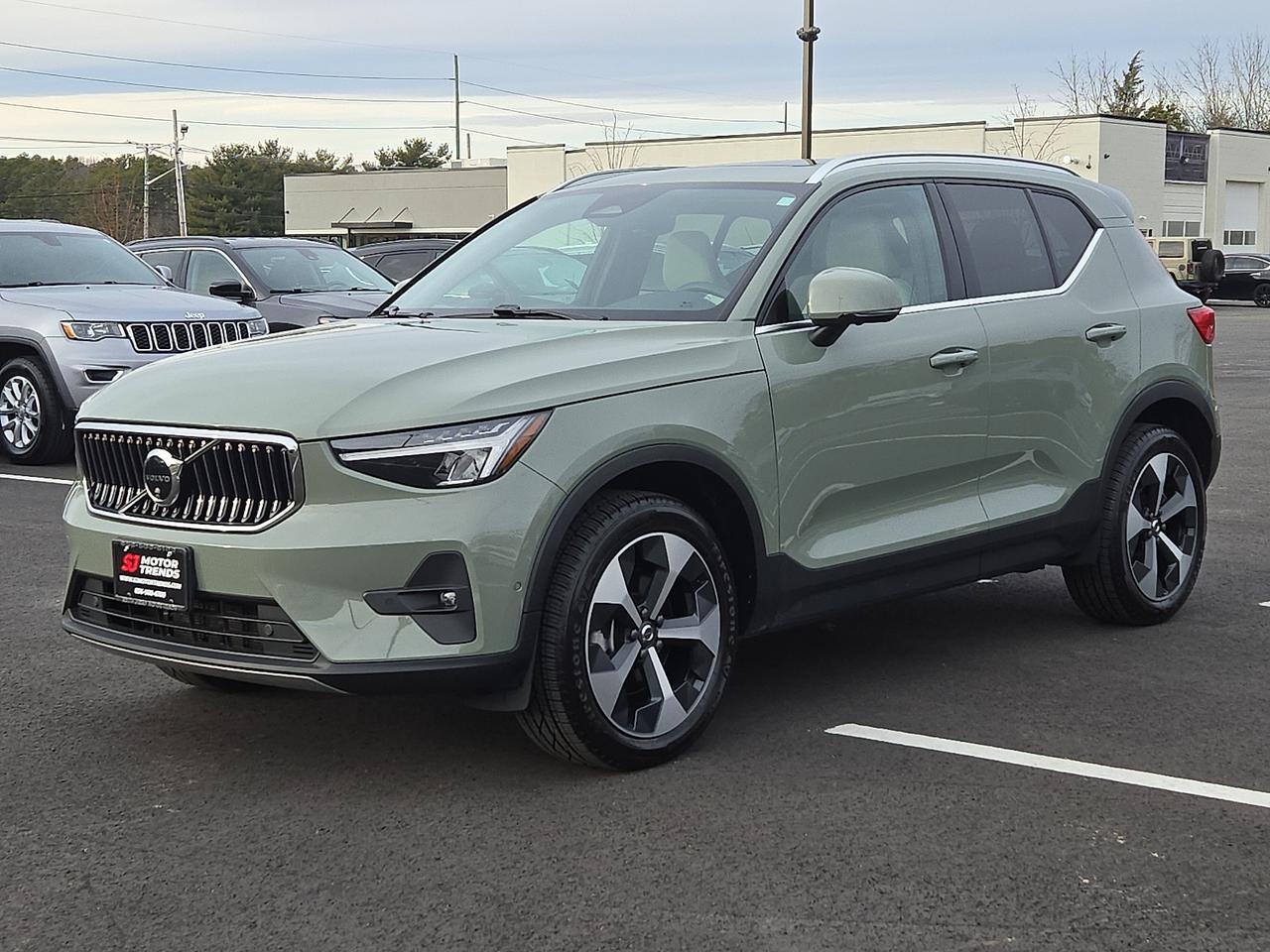 2024 Volvo XC40 B5 Plus Bright Theme