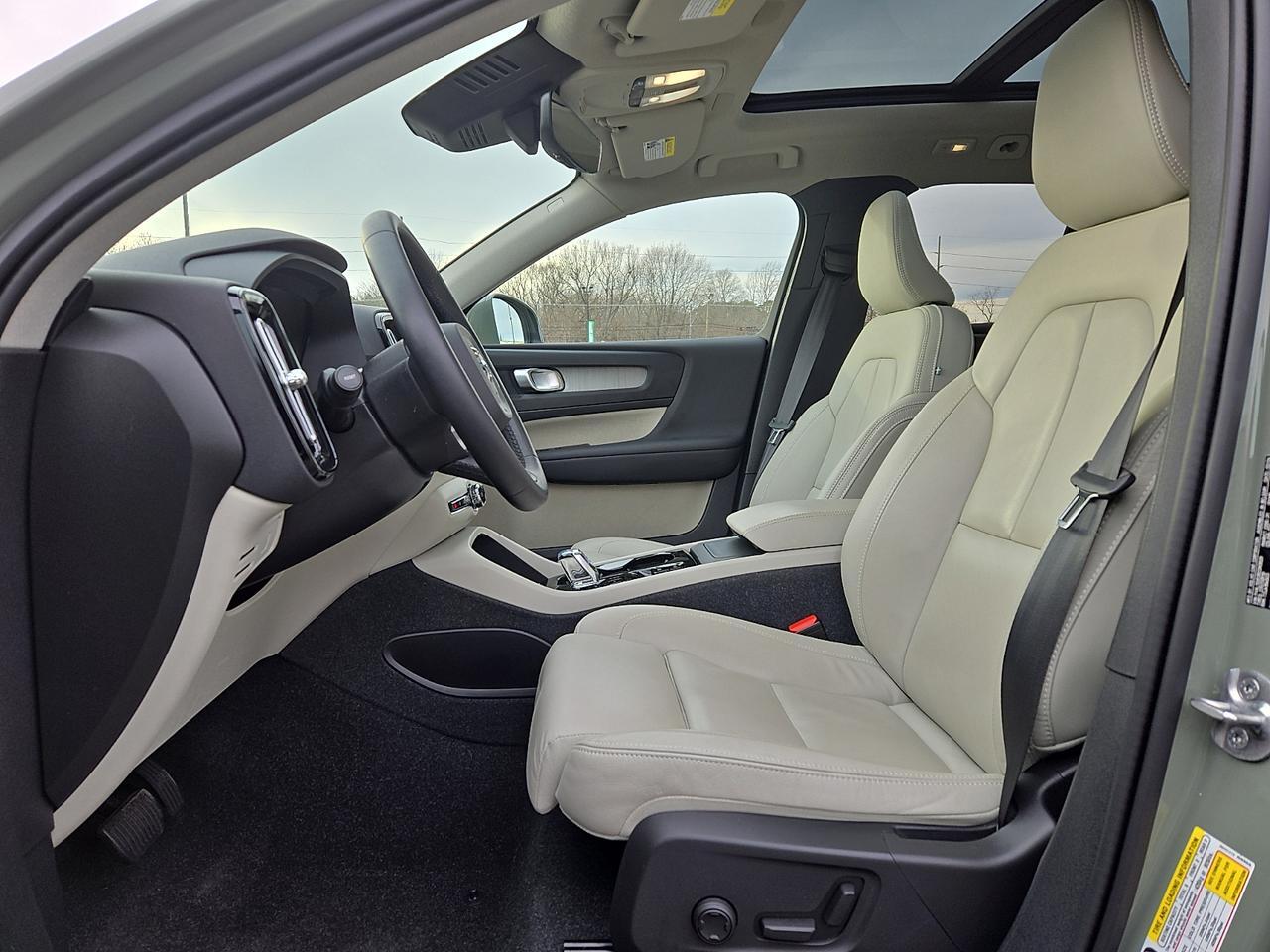 2024 Volvo XC40 B5 Plus Bright Theme Vineland NJ