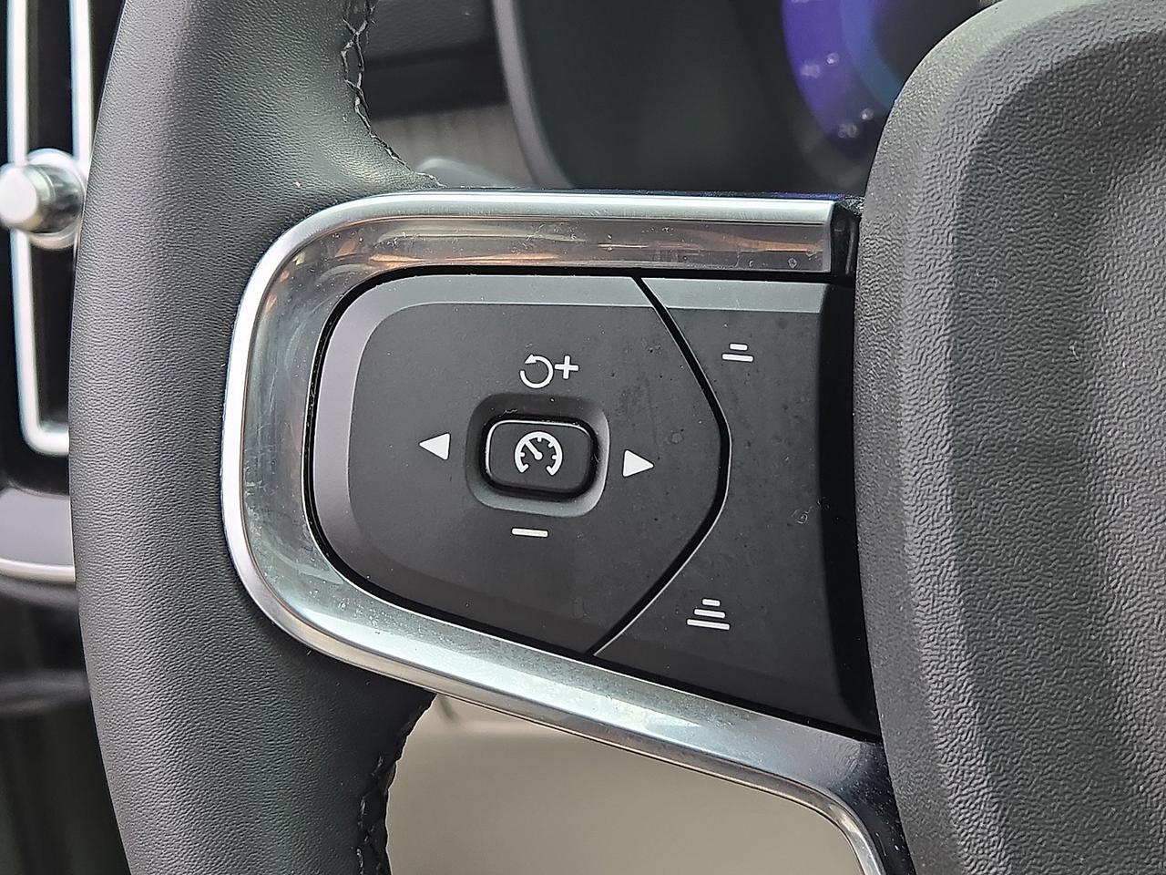 2024 Volvo XC40 B5 Plus Bright Theme Vineland NJ