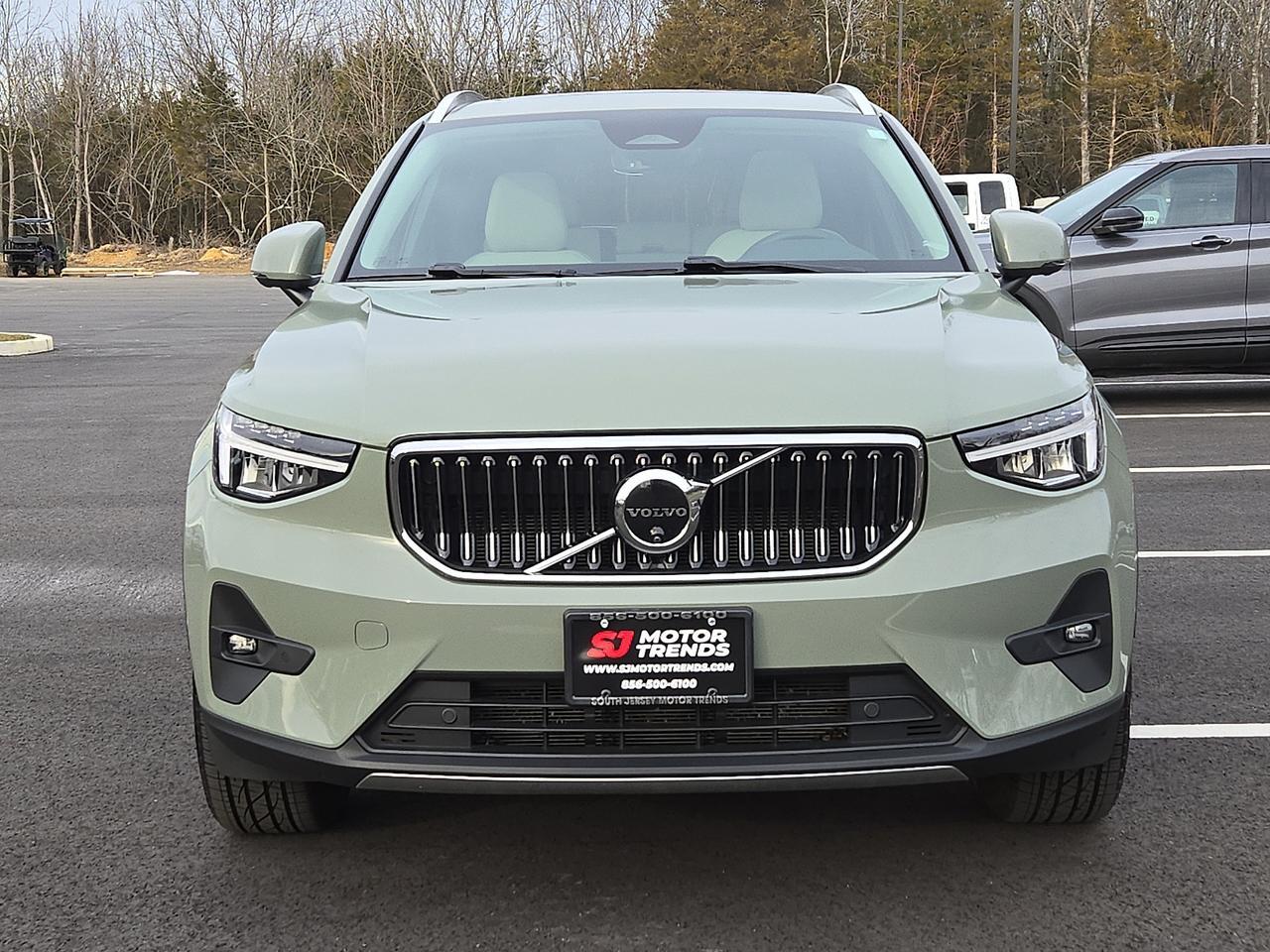 2024 Volvo XC40 B5 Plus Bright Theme