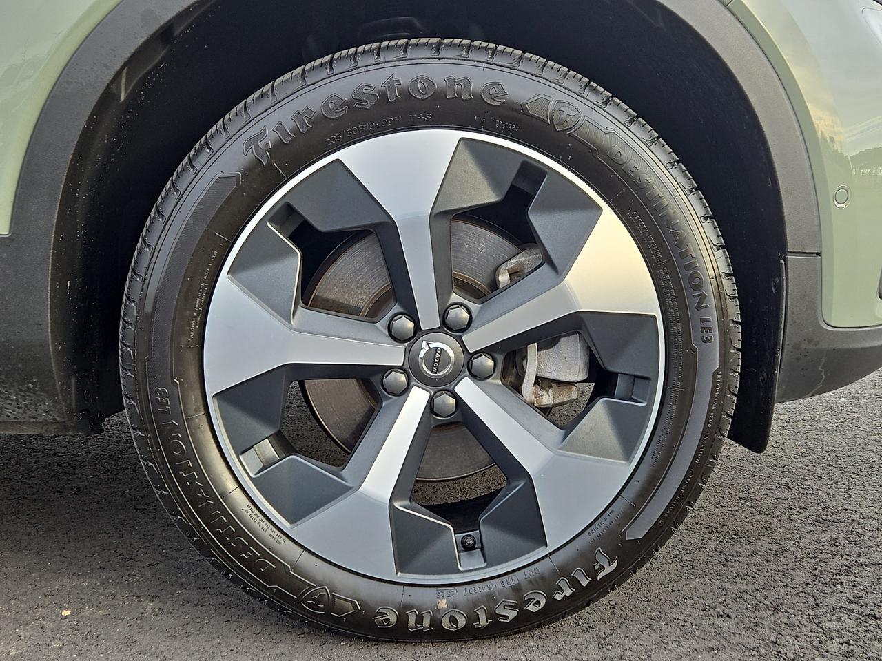 2024 Volvo XC40 B5 Plus Bright Theme Vineland NJ