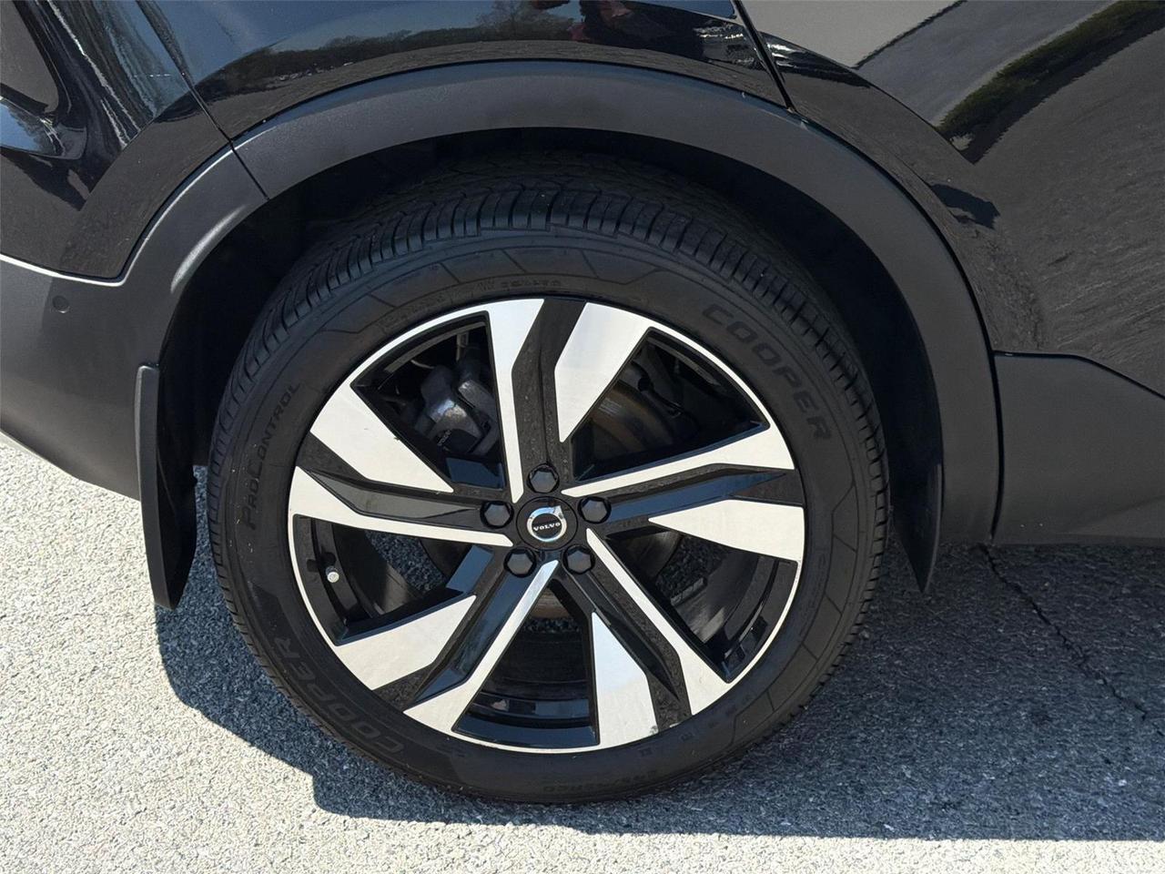 2024 Volvo XC40 B5 Plus Bright Theme Hagerstown MD