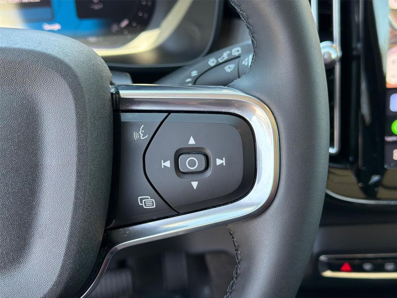 2024 Volvo XC40 B5 Plus Bright Theme Hagerstown MD