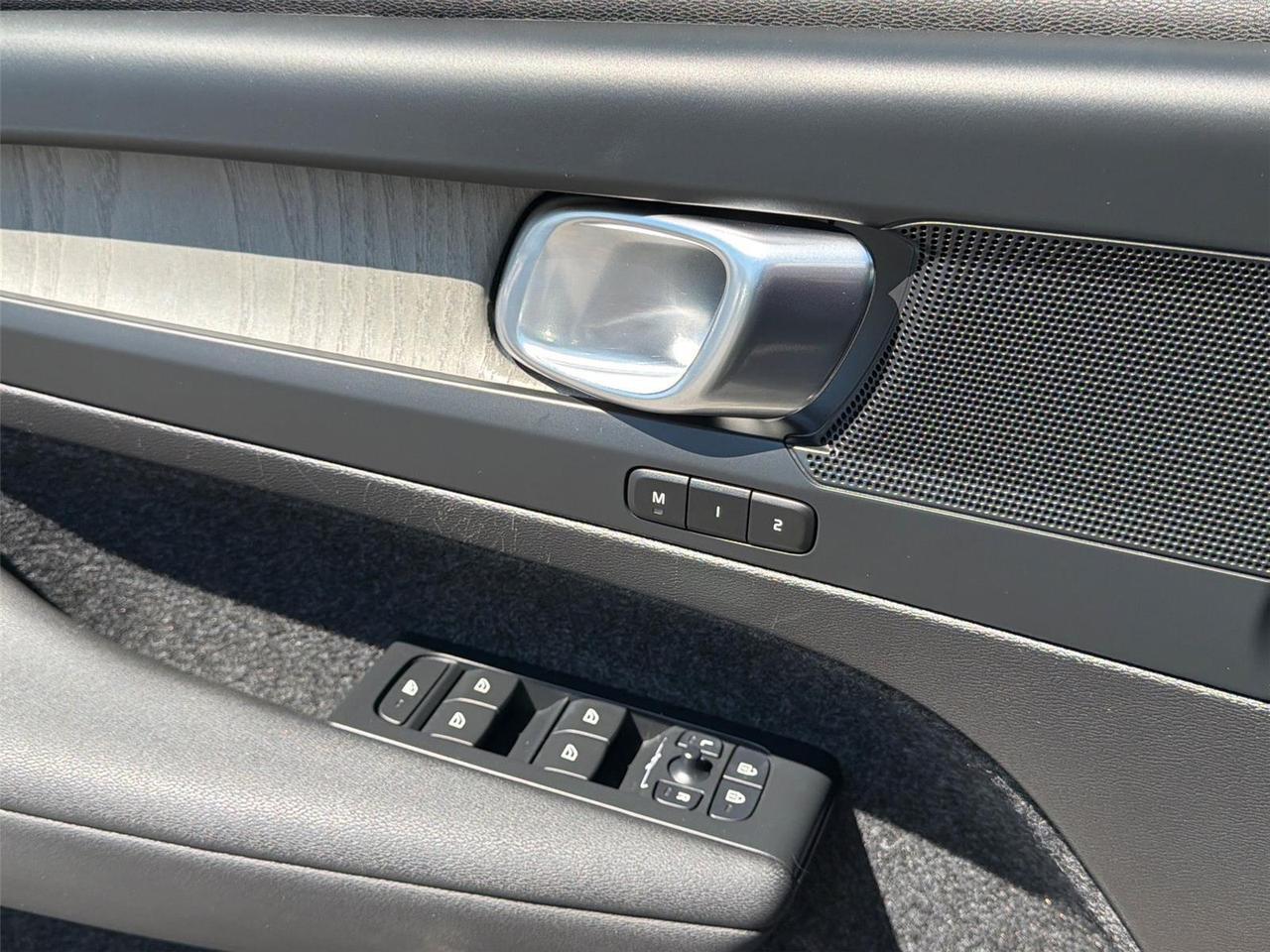 2024 Volvo XC40 B5 Plus Bright Theme Hagerstown MD