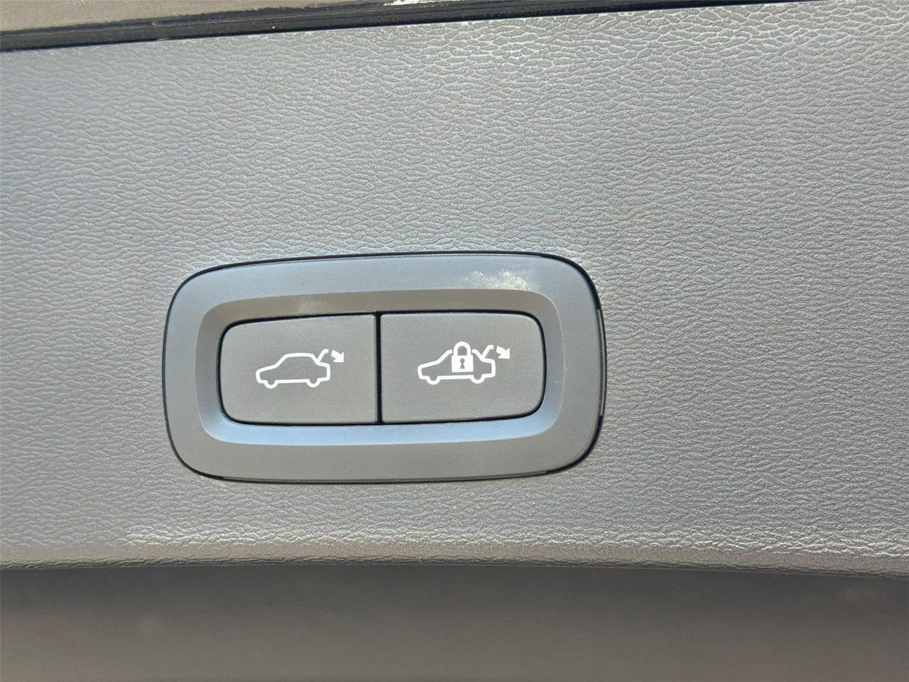 2024 Volvo XC40 B5 Plus Bright Theme Hagerstown MD