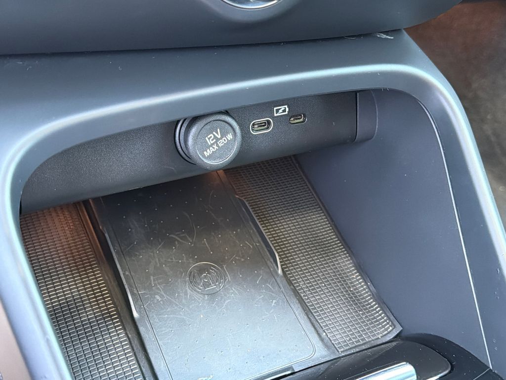 2024 Volvo XC40 B5 Plus Bright Theme Hunt Valley MD