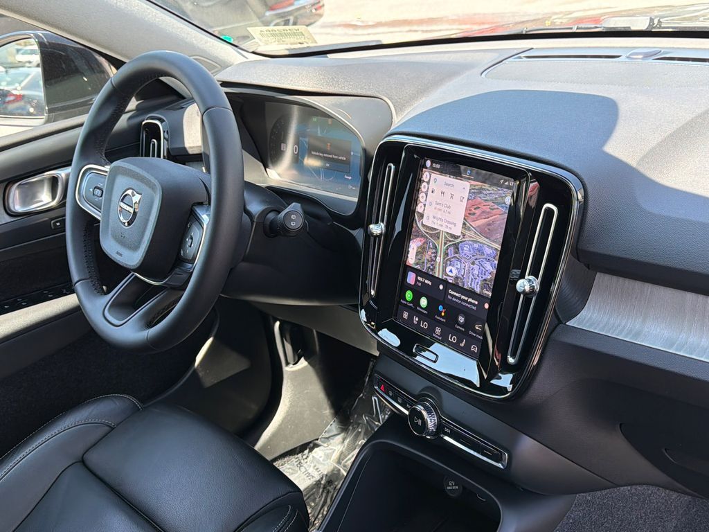 2024 Volvo XC40 B5 Plus Bright Theme Hunt Valley MD