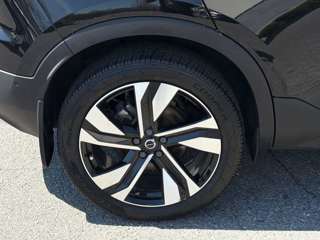 2024 Volvo XC40 B5 Plus Bright Theme Hunt Valley MD