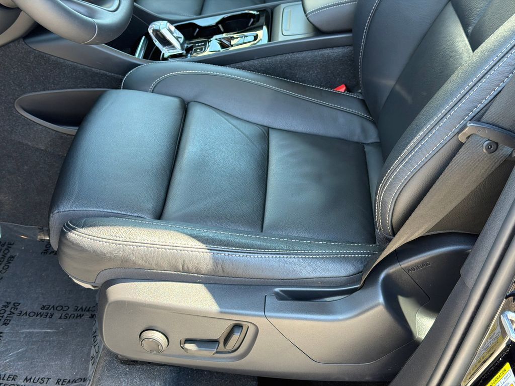 2024 Volvo XC40 B5 Plus Bright Theme Hunt Valley MD