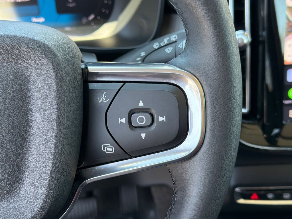2024 Volvo XC40 B5 Plus Bright Theme Hunt Valley MD
