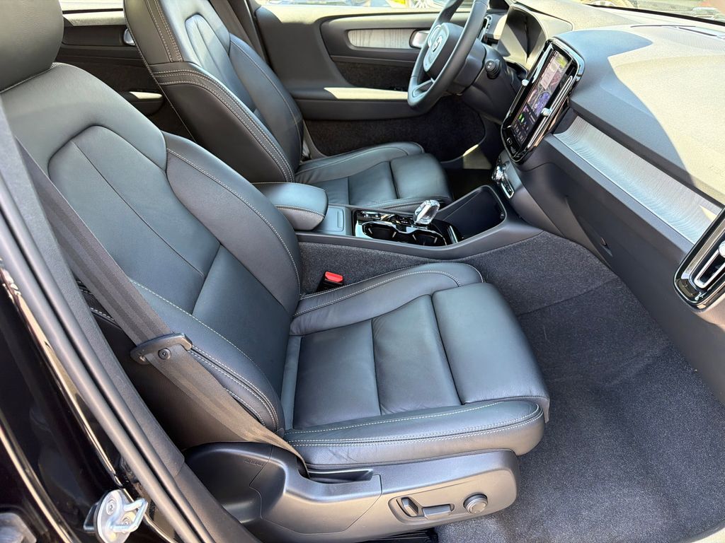 2024 Volvo XC40 B5 Plus Bright Theme Hunt Valley MD