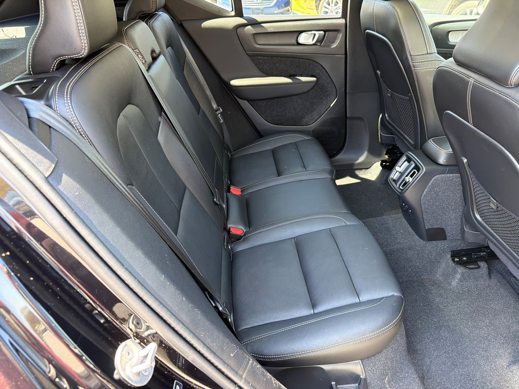 2024 Volvo XC40 B5 Plus Bright Theme Hunt Valley MD