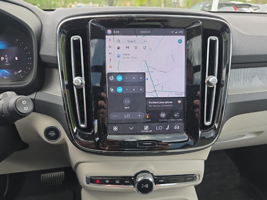 2024 Volvo XC40 B5 Plus Bright Theme Hunt Valley MD