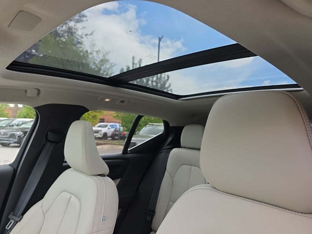 2024 Volvo XC40 B5 Plus Bright Theme Hunt Valley MD