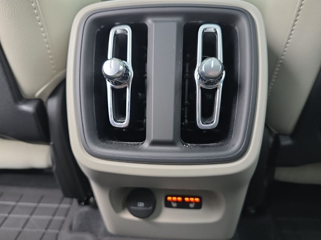 2024 Volvo XC40 B5 Plus Bright Theme Hunt Valley MD