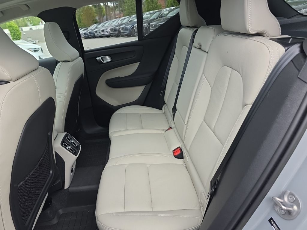 2024 Volvo XC40 B5 Plus Bright Theme Hunt Valley MD