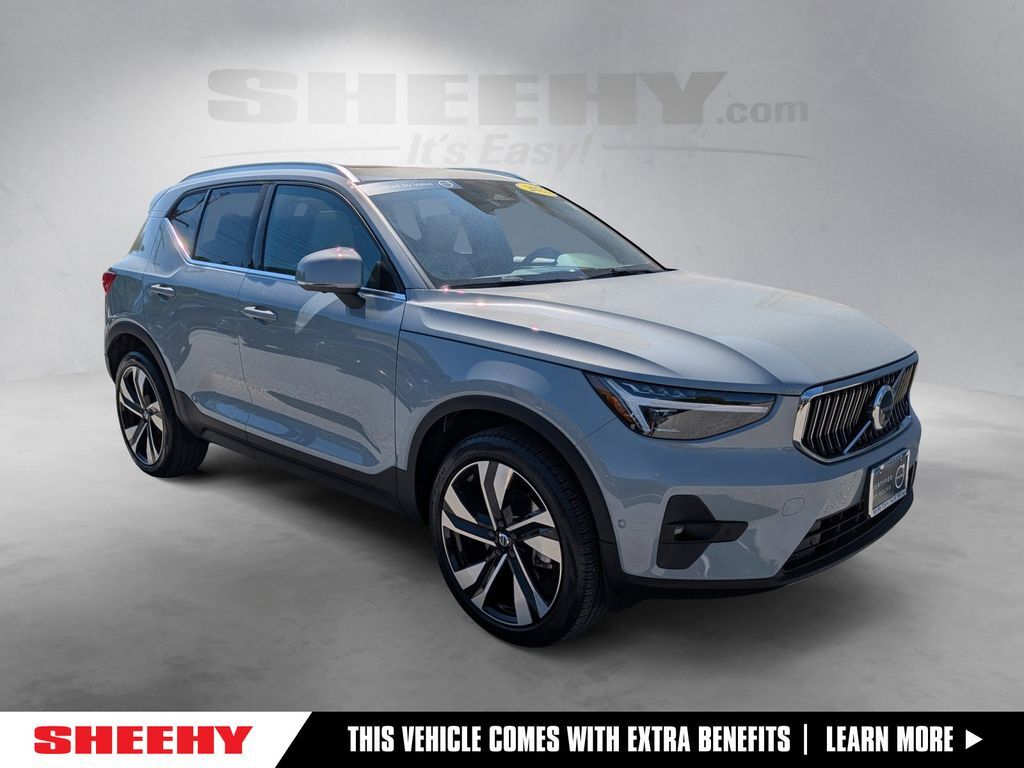 2024 Volvo XC40 B5 Plus Bright Theme