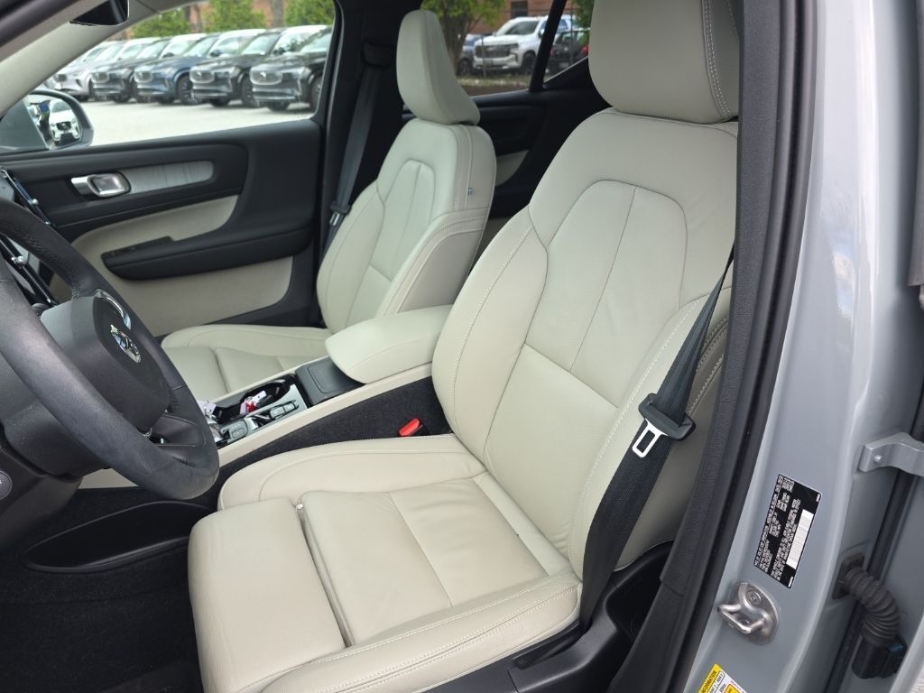 2024 Volvo XC40 B5 Plus Bright Theme Hunt Valley MD