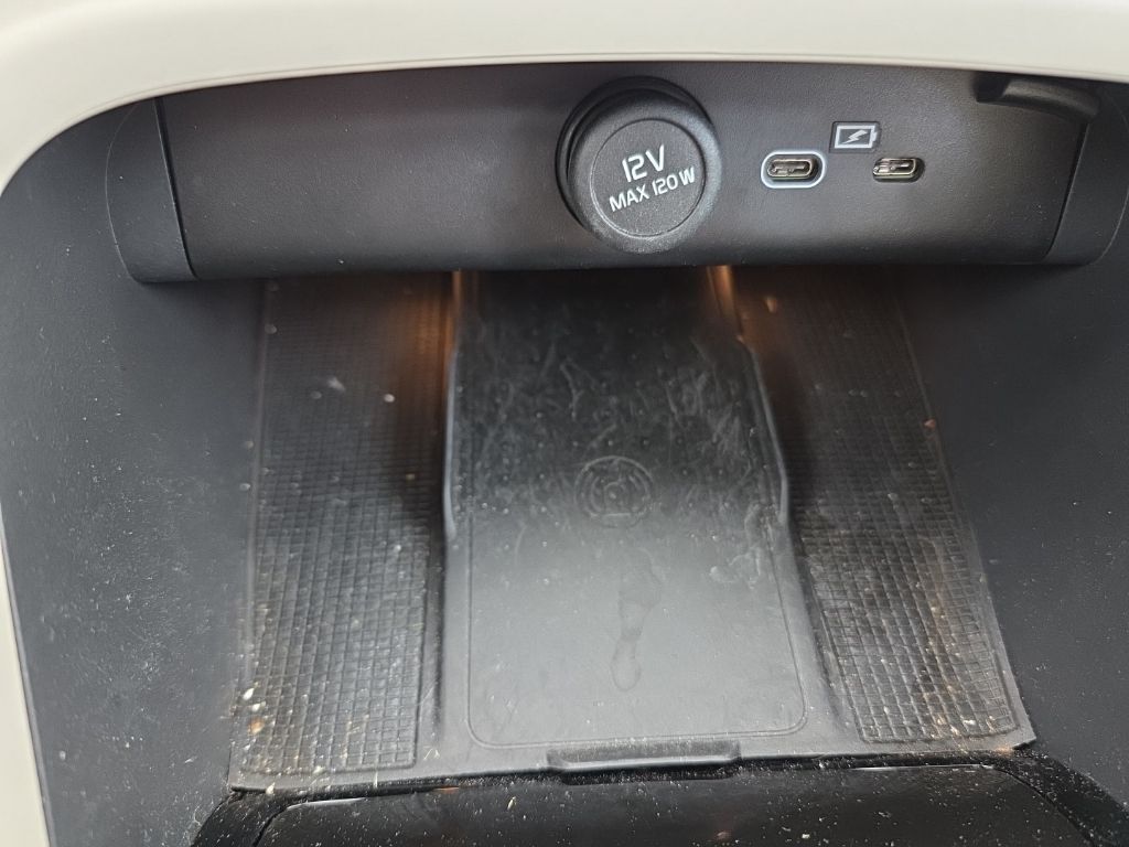 2024 Volvo XC40 B5 Plus Bright Theme Hunt Valley MD