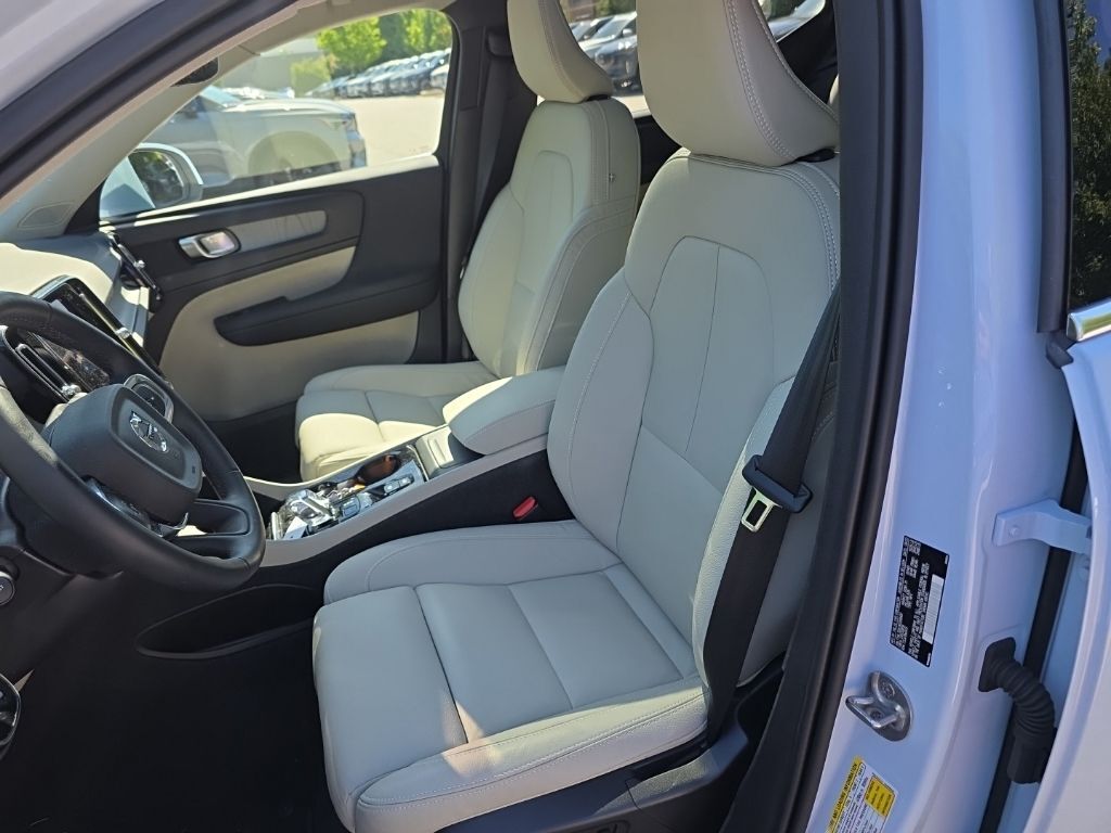 2024 Volvo XC40 B5 Plus Bright Theme Hunt Valley MD