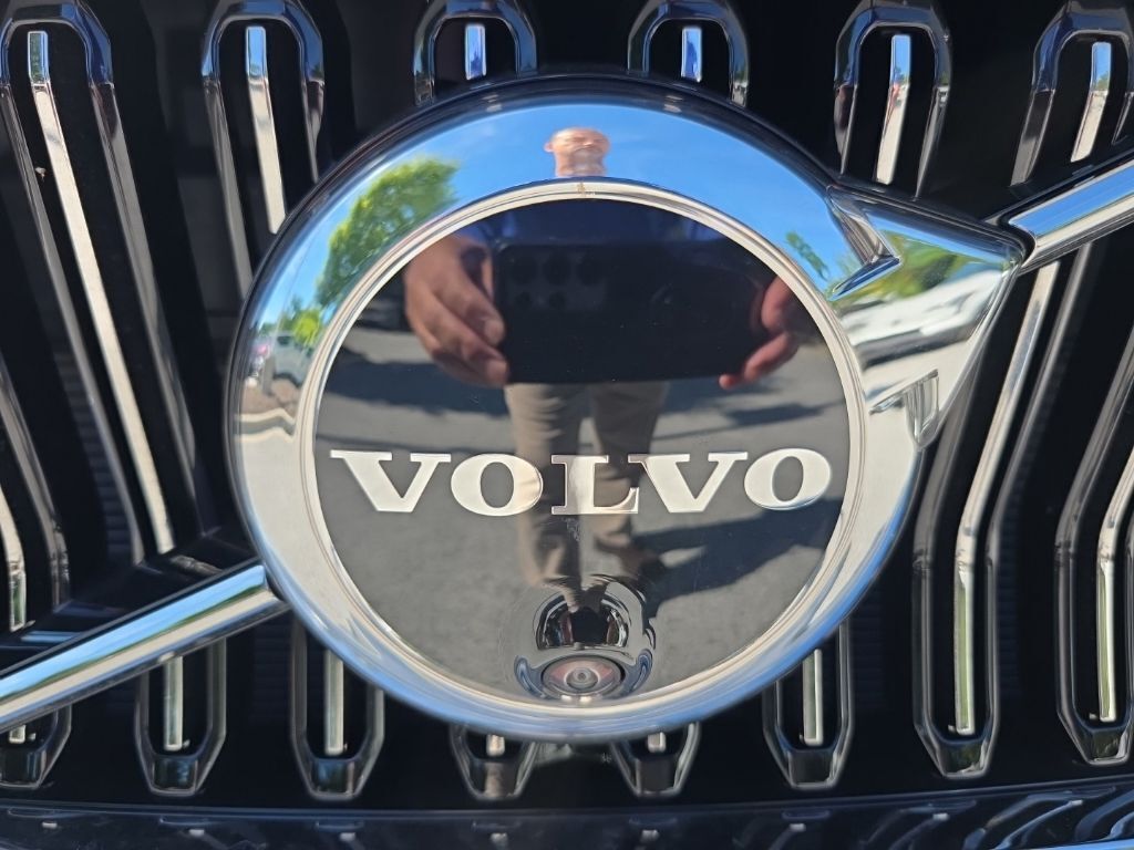 2024 Volvo XC40 B5 Plus Bright Theme Hunt Valley MD