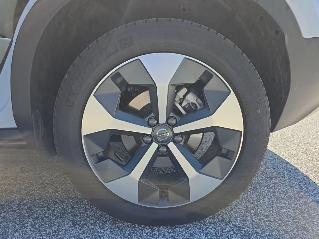 2024 Volvo XC40 B5 Plus Bright Theme Hunt Valley MD