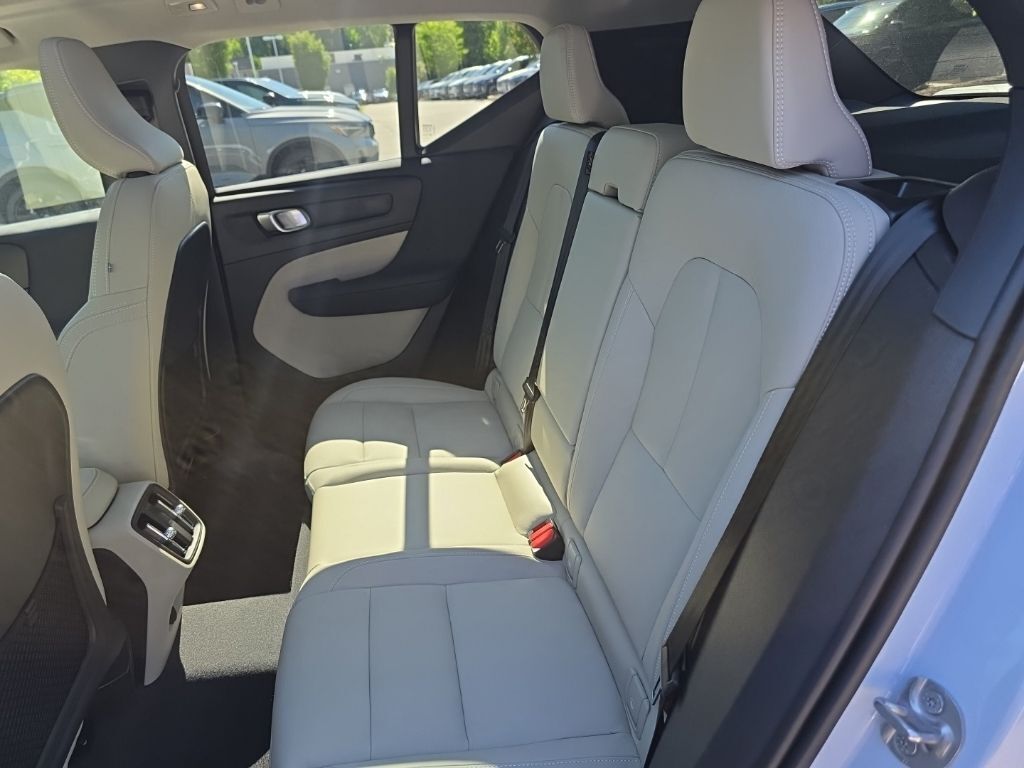 2024 Volvo XC40 B5 Plus Bright Theme Hunt Valley MD