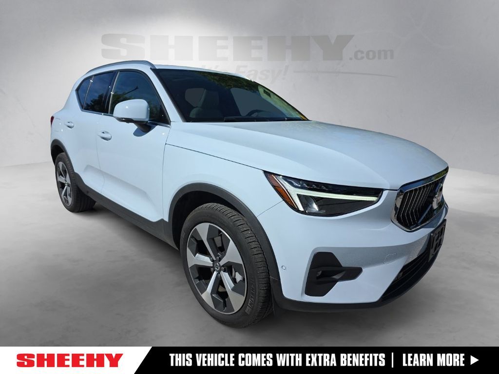 2024 Volvo XC40 B5 Plus Bright Theme