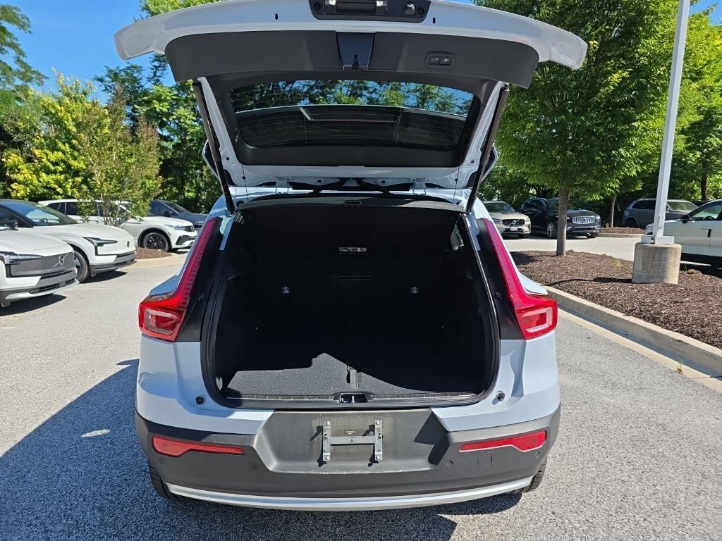 2024 Volvo XC40 B5 Plus Bright Theme Hunt Valley MD