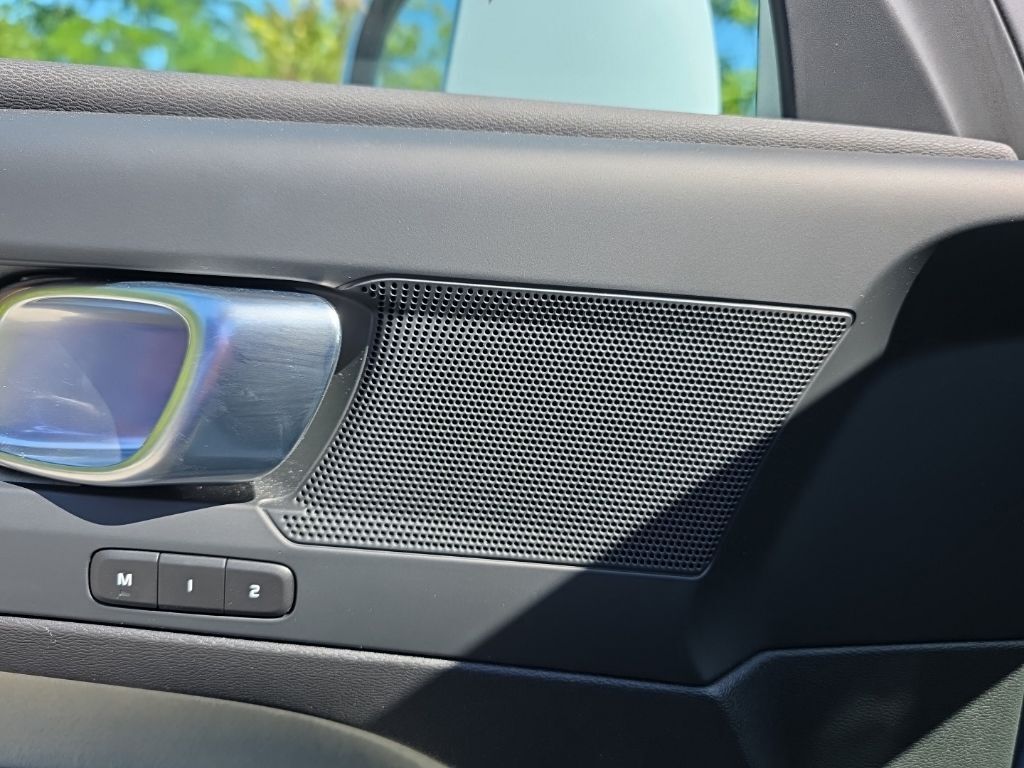 2024 Volvo XC40 B5 Plus Bright Theme Hunt Valley MD