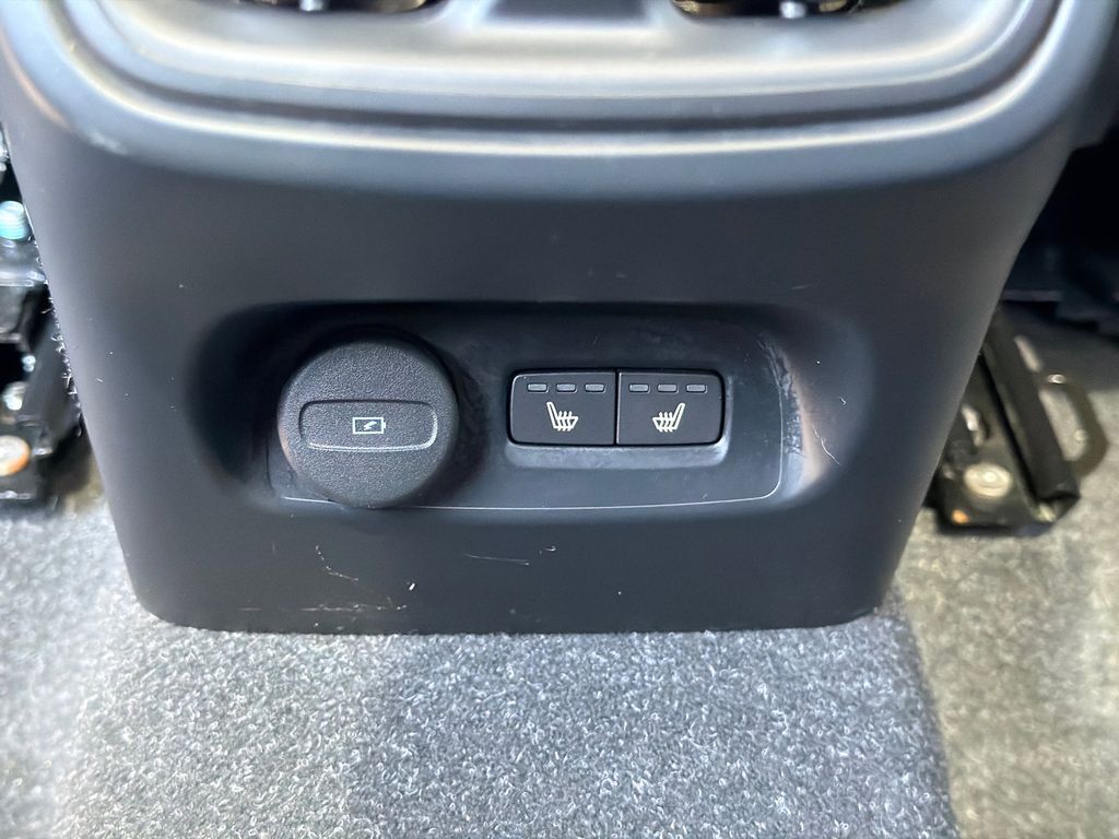 2024 Volvo XC40 B5 Plus Bright Theme Hunt Valley MD