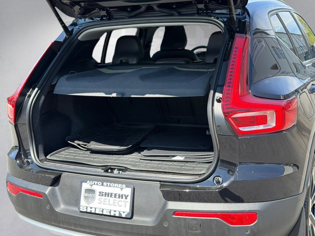 2024 Volvo XC40 B5 Plus Bright Theme Hunt Valley MD