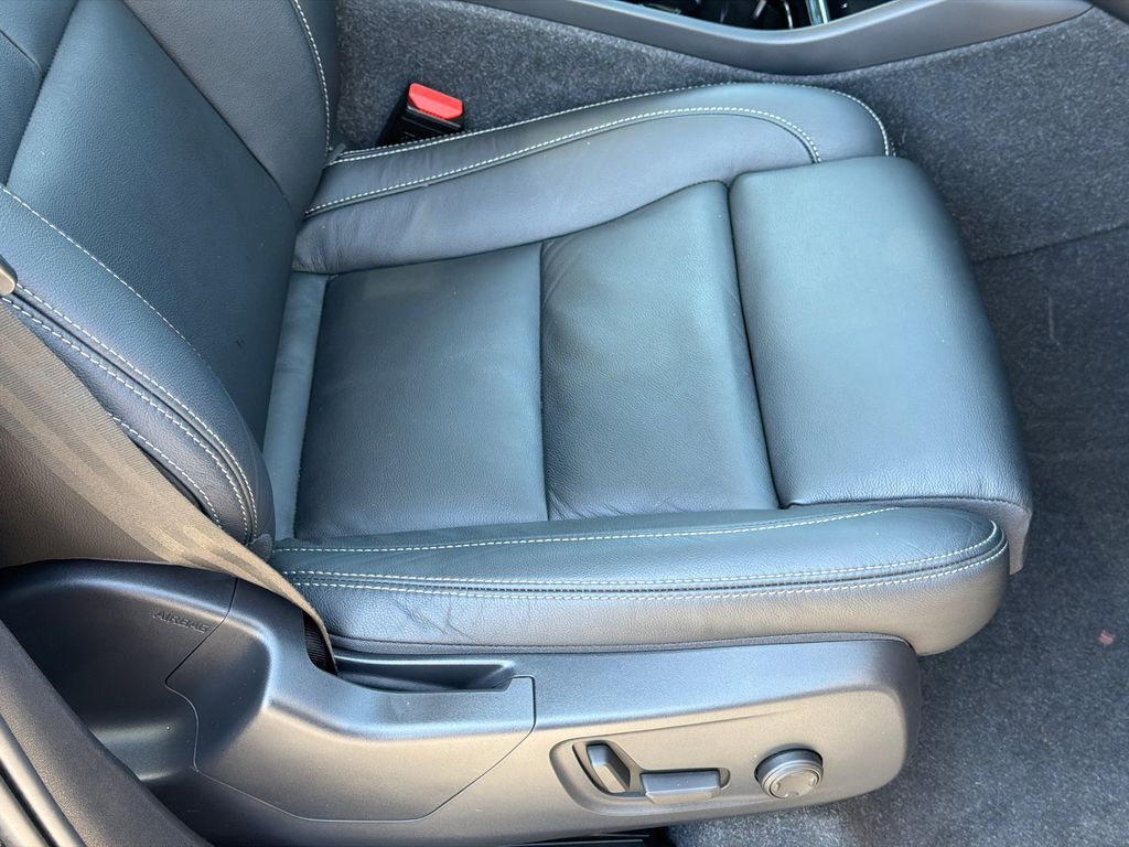 2024 Volvo XC40 B5 Plus Bright Theme Hunt Valley MD