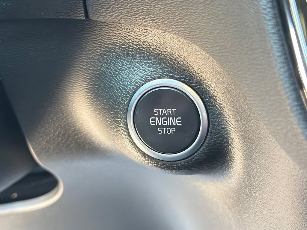 2024 Volvo XC40 B5 Plus Bright Theme Hunt Valley MD