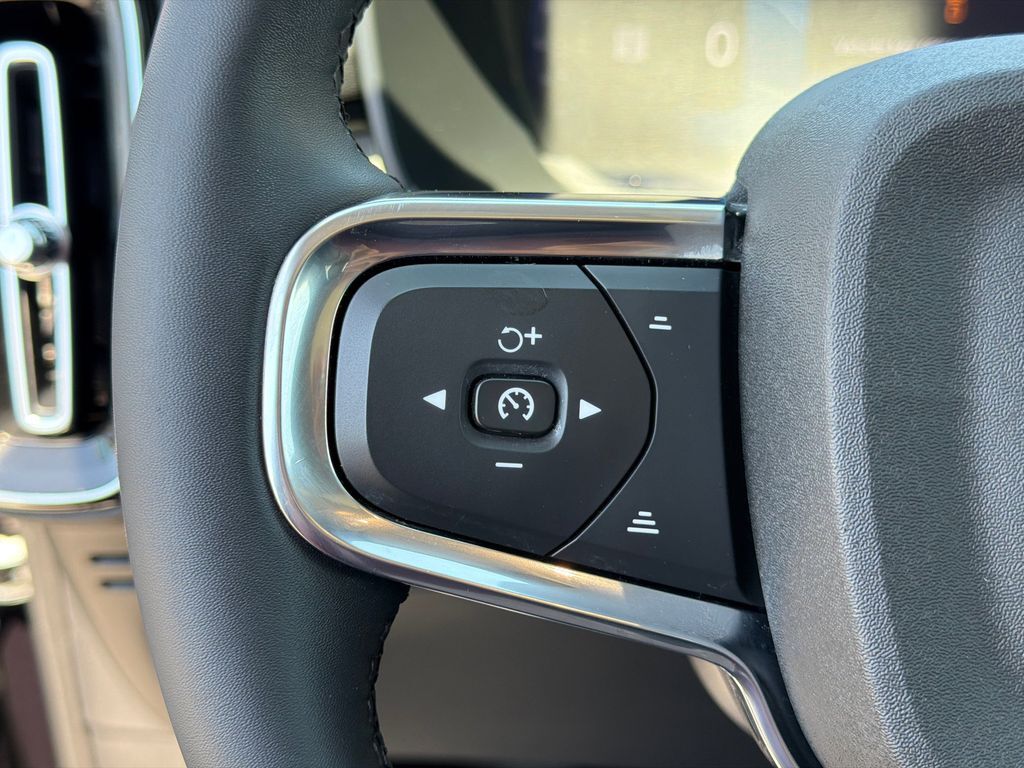 2024 Volvo XC40 B5 Plus Bright Theme Hunt Valley MD