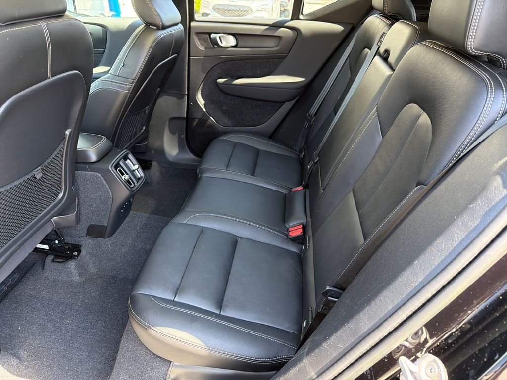 2024 Volvo XC40 B5 Plus Bright Theme Hunt Valley MD