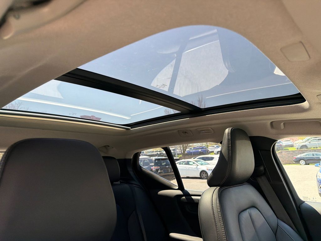 2024 Volvo XC40 B5 Plus Bright Theme Hunt Valley MD