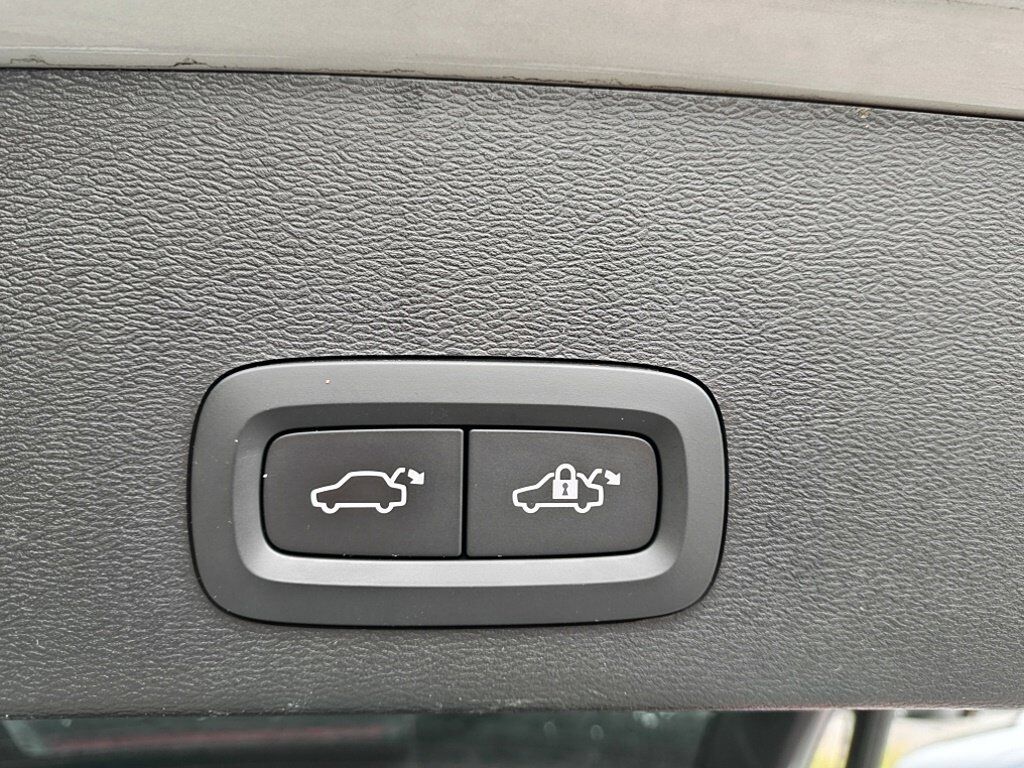 2024 Volvo XC40 B5 Plus Bright Theme Hunt Valley MD