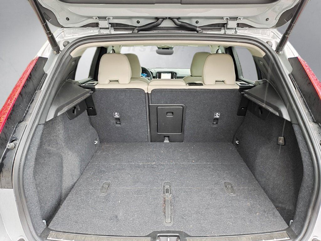 2024 Volvo XC40 B5 Plus Bright Theme Hunt Valley MD