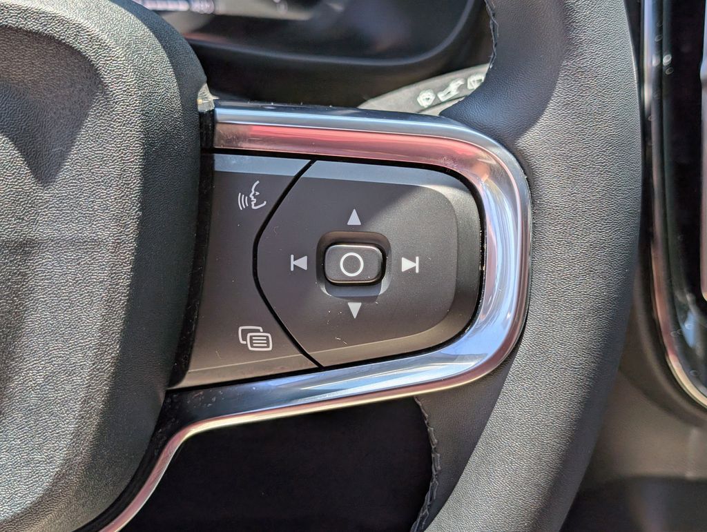 2024 Volvo XC40 B5 Plus Bright Theme Hunt Valley MD
