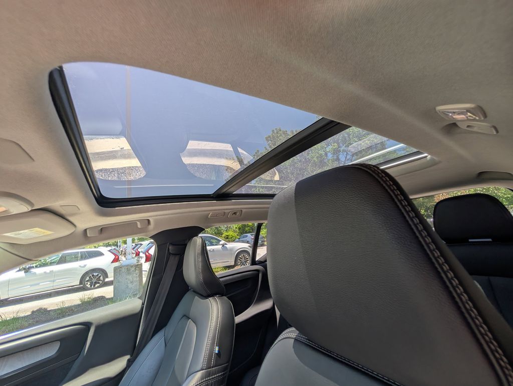 2024 Volvo XC40 B5 Plus Bright Theme Hunt Valley MD