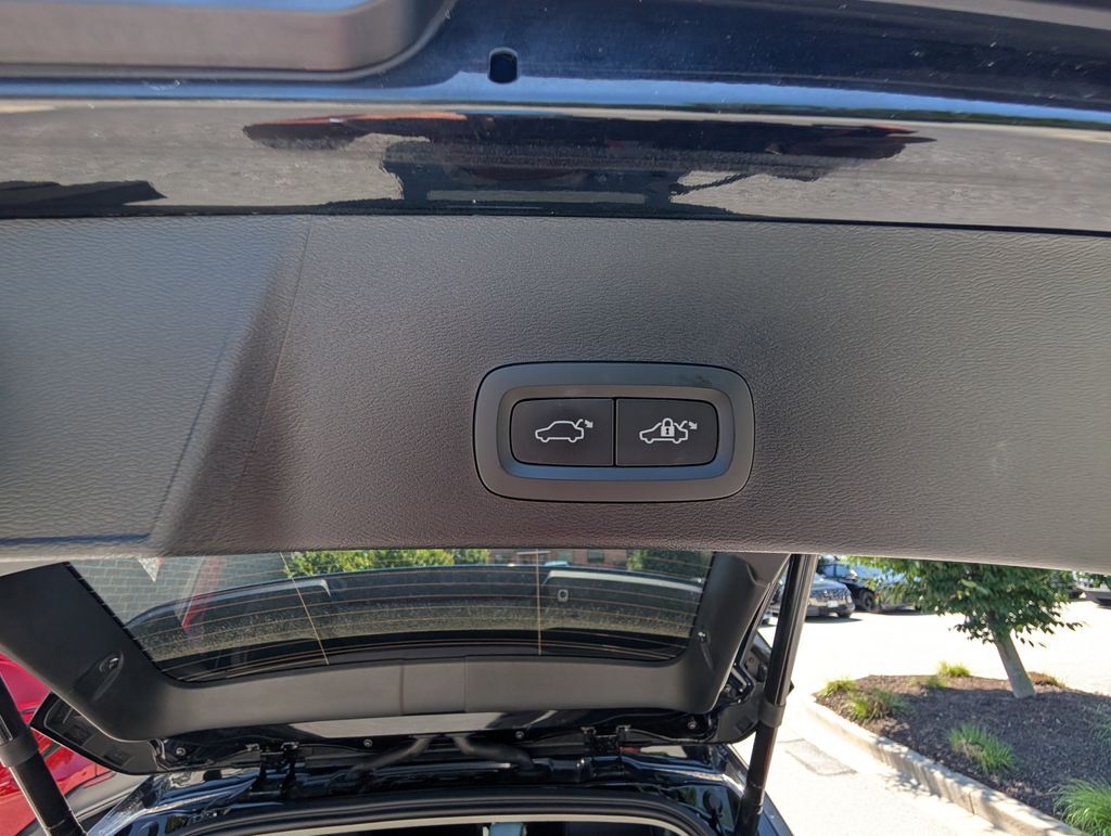 2024 Volvo XC40 B5 Plus Bright Theme Hunt Valley MD