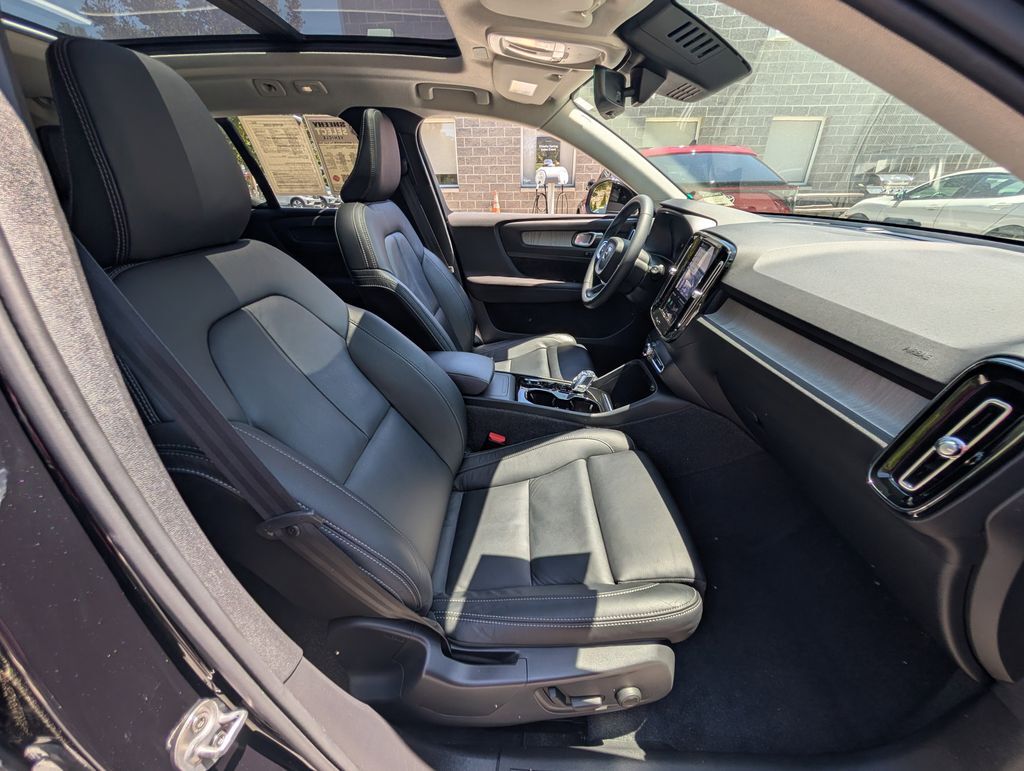 2024 Volvo XC40 B5 Plus Bright Theme Hunt Valley MD